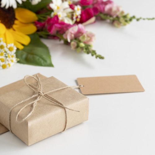 high-angle-flowers-with-gift-tag